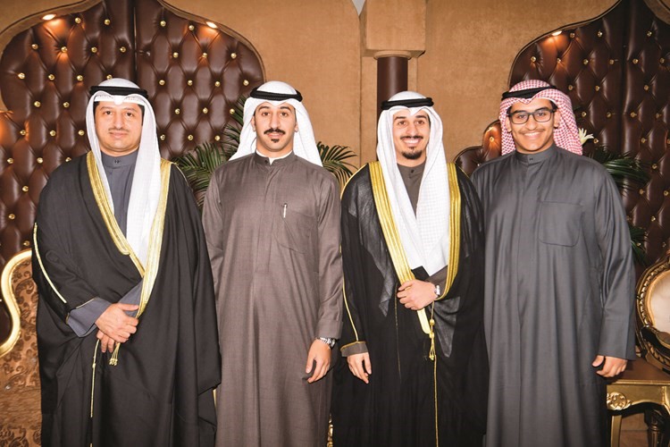 المعرس مع عمه د.بدر الشريعان وشقيقيه محمد وراشد الشريعان﻿