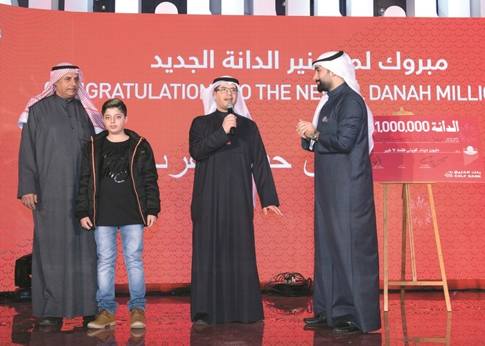  محمد القطان نائب المدير العام للمجموعة المصرفية في بنك الخليج لحظة الاعلان عن المليونير ﻿