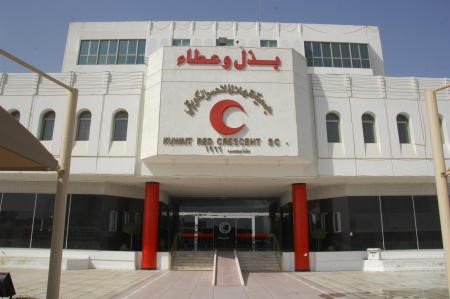 "الهلال الأحمر" تبدأ حملة توزيع المساعدات على 5 آلاف أسرة محتاجة