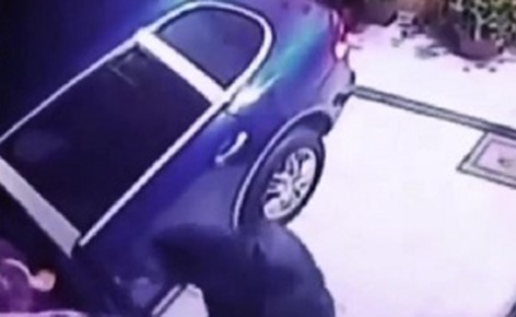 بالفيديو.. لقطات توضح شجاعة زوج في مواجهة سارقي زوجته