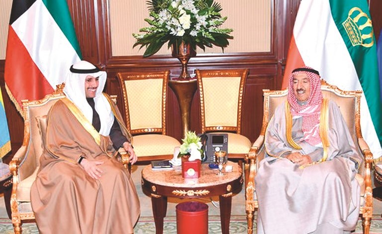 صاحب السمو الأمير الشيخ صباح الأحمد خلال استقباله رئيس مجلس الأمة مرزوق الغانم﻿