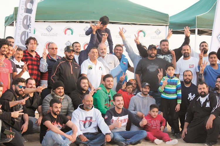 صورة جماعية لأعضاء نادى موبار الكويت﻿