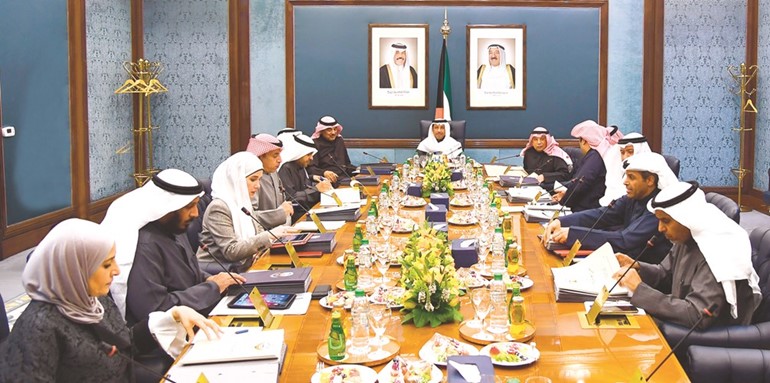 سمو رئيس مجلس الوزراء الشيخ جابر المبارك مترئسا اجتماع المجلس أمس ﻿