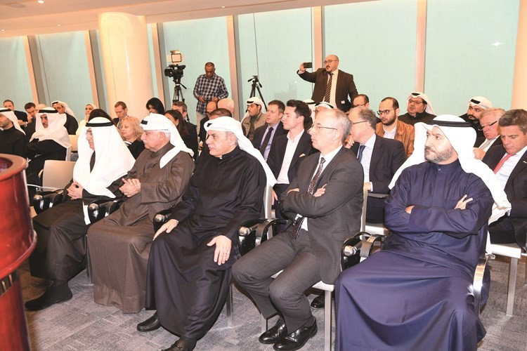 حمد المرزوق وعادل الماجد ومحمد النقي ومسعود حيات﻿