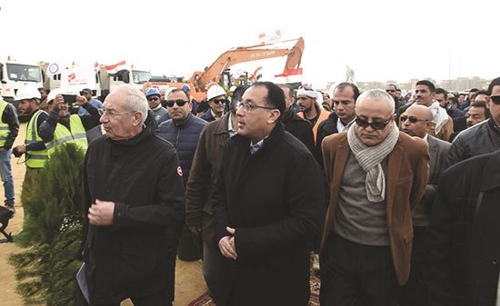د.مصطفى مدبولي رئيس مجلس الوزراء وزير الإسكان والمرافق والمجتمعات العمرانية يشهد بدء العمل في النهر الأخضر بالعاصمة الإدارية الجديدة﻿