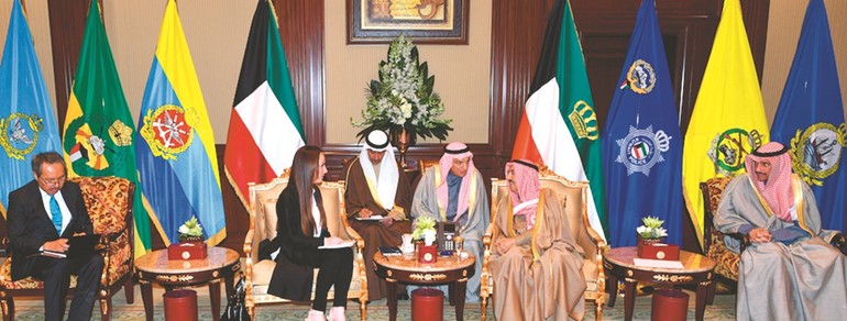 صاحب السمو الأمير الشيخ صباح الأحمد مستقبلا رئيسة الاتحاد البرلماني الدولي غابرييلا بارون بحضور مرزوق الغانم﻿