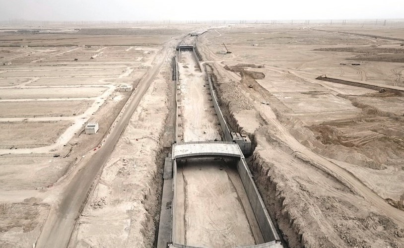 من أعمال الطرق بالمشروع﻿