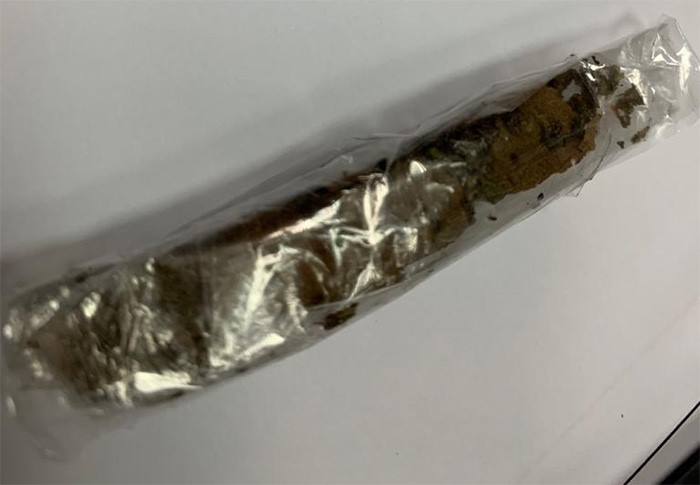 «الجمارك» تضبط آسيوياً ومسافراً أخفيا 38 قطعة قنب مخدر ولفافة ماريغوانا في أمتعتهما