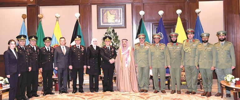 صاحب السمو الأمير الشيخ صباح الأحمد خلال استقباله قائد قوات الدرك التركية الفريق عارف تشيتن والفريق م.هاشم الرفاعي والسفيرة التركية والوفد المرافق﻿