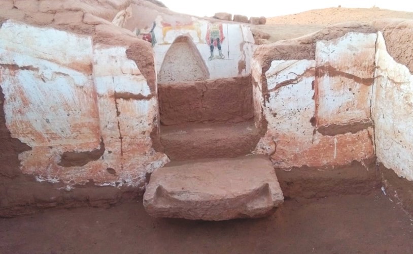 الكشف عن مقبرتين أثريتين فى منطقة آثار بئر الشغالة﻿