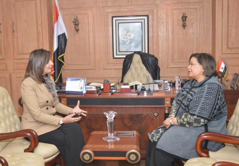 وزيرة الهجرة المصرية نبيلة مكرم خلال استقبال عائشة الرشيد