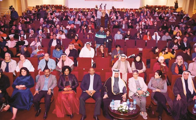 حضور كبير في مقدمتهم د. بدر الدويش والسفير الجنوب أفريقي موزليسا بونا ﻿