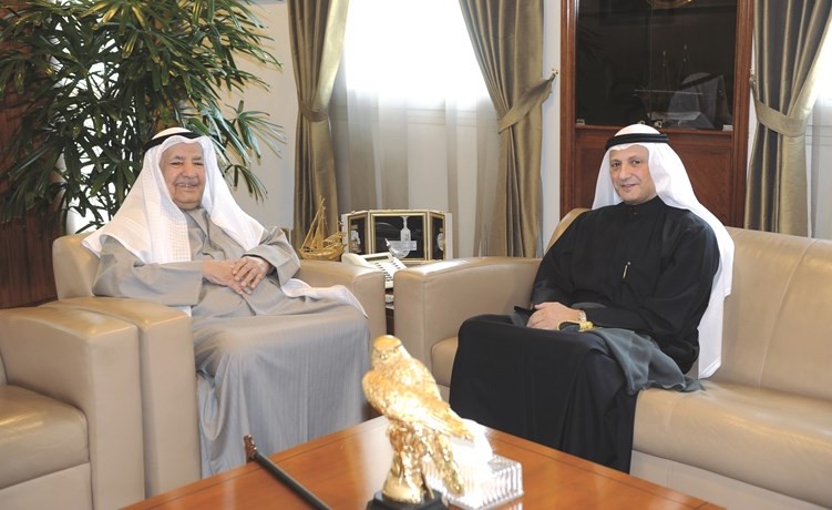 علي الغانم مستقبلا الشيخ سالم الصباح﻿