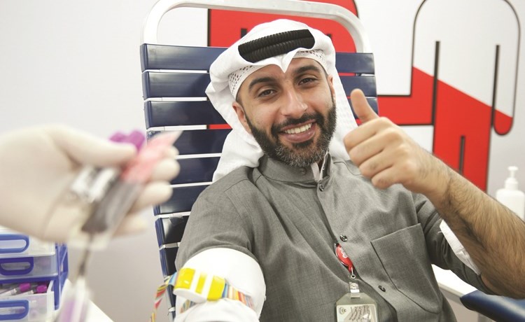 أحد موظفي Ooredoo يتبرع بالدم﻿