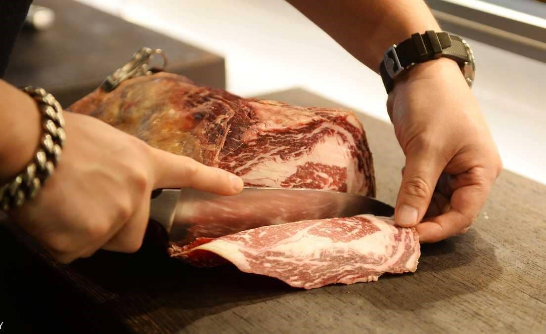 نصيحة ثمينة للآباء بعد "تجربة اللحم والسيارة"