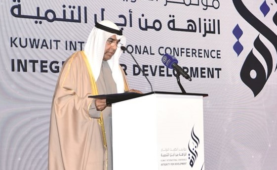 المستشار عبدالرحمن النمش ملقيا كلمته خلال مؤتمر الكويت الدولي لمكافحة الفساد﻿
