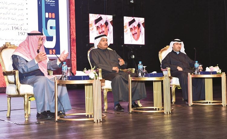 عبدالعزيز السريع وعبدالرحمن العقل ود.عبدالله الغيث في منارة عبدالحسين عبدالرضا﻿