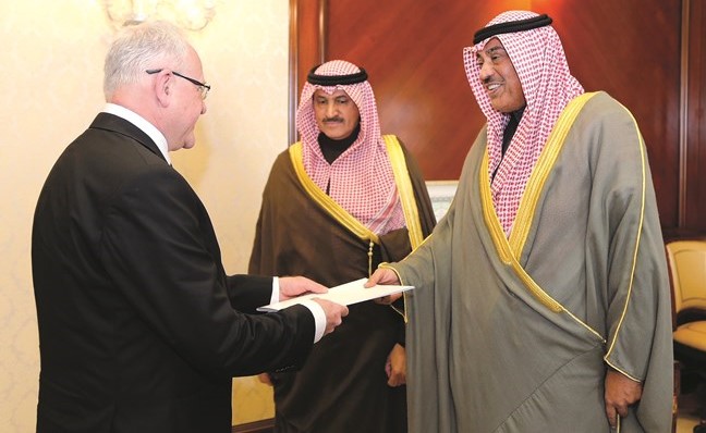 الشيخ صباح الخالد يتسلم نسخة من أوراق اعتماد إيغور هايدوشيك السفير الجديد لسلوفاكيا﻿