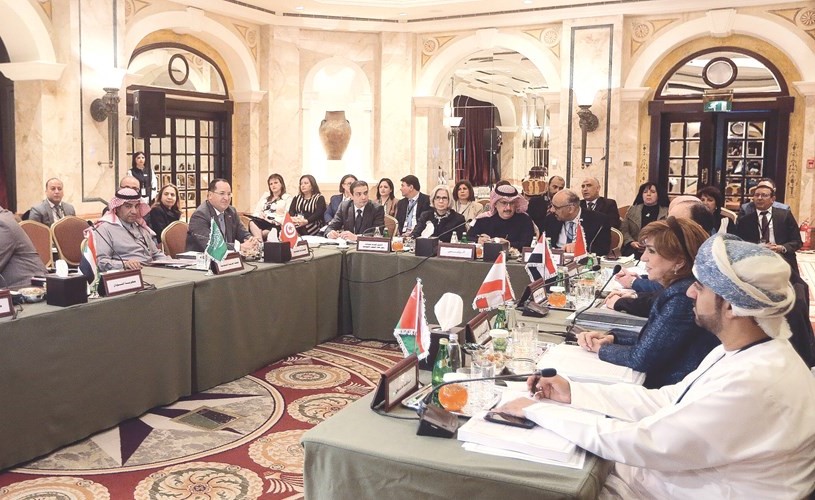 اعمال القمة العربية التنموية الاقتصادية والاجتماعية خلال اجتماعها في دورتها الرابعة في بيروت 	(محمود الطويل)﻿