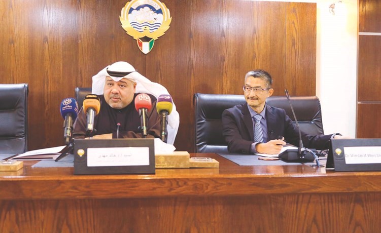 د.خالد مهدي خلال الندوة﻿