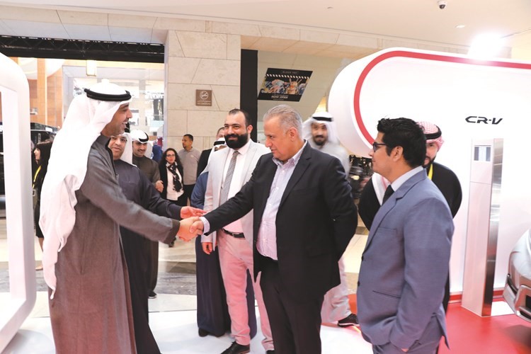 الشيخ محمد العبدالله في جناح هوندا الغانم﻿