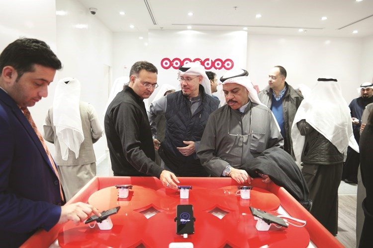وائل السلطان ومجبل الأيوب وتابان تريباثي يتفقدان احد أفرع Ooredoo﻿