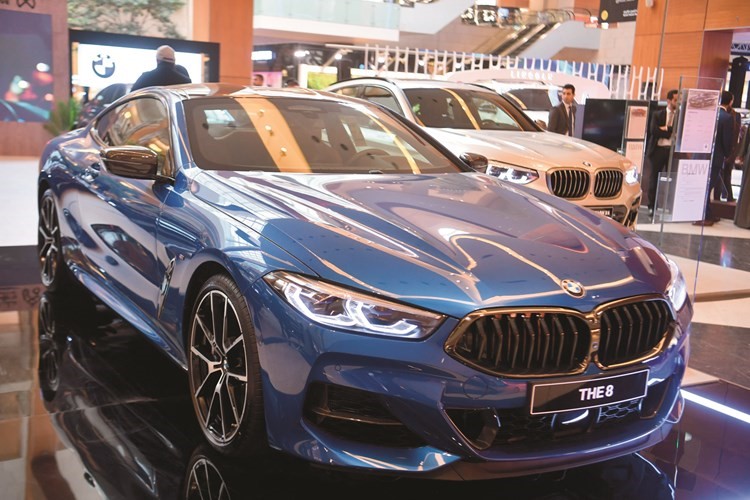 علي الغانم وأولاده للسيارات ( BMW ولاندروفر وماكلارين وميني)﻿