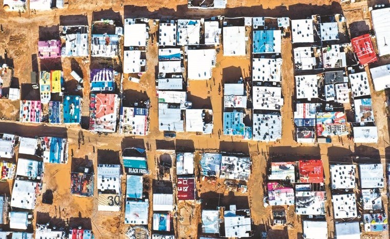 صورة جوية لأحد المخيمات السورية في وادي البقاع أمس الأول	(أ.ف.پ)﻿