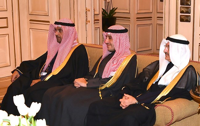 ممثل سمو أمير البلاد يستقبل وزير خارجية العراق