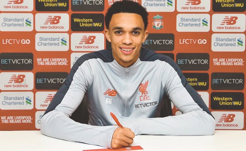 ليفربول يجدد عقد أرنولد
