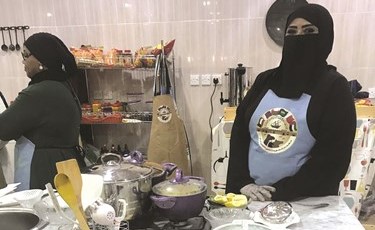 الفائزة الأولى في المسابقة باسمة العنزي ﻿