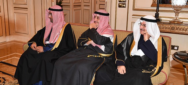 ممثل سمو أمير البلاد يستقبل وزير الخارجية وشؤون المغتربين في لبنان