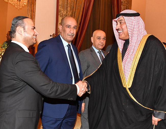 القناعي يقيم مأدبة عشاء على شرف ممثل سمو أمير البلاد