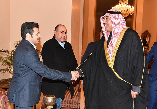 القناعي يقيم مأدبة عشاء على شرف ممثل سمو أمير البلاد