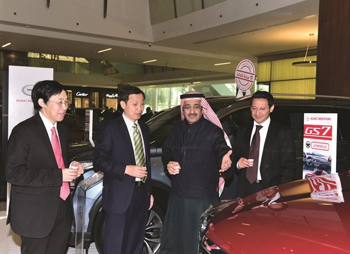 السفير الصيني والمستشار الاقتصادي بالسفارة الصينية وعمر القاضي وأحمد أبوالهدى﻿