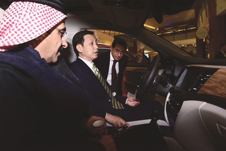 السفير الصيني وعمر القاضي﻿