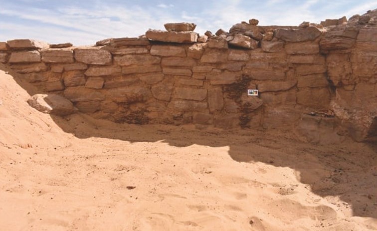 «الآثار» تعلن الكشف عن 6 مقابر من عصر الدولة القديمة بقبة الهوا في أسوان