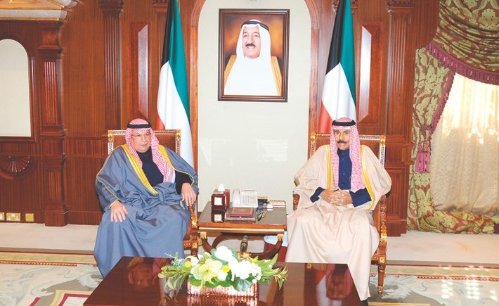 سمو ولي العهد الشيخ نواف الاحمد مستقبلا الشيخ خالد الجراح ﻿