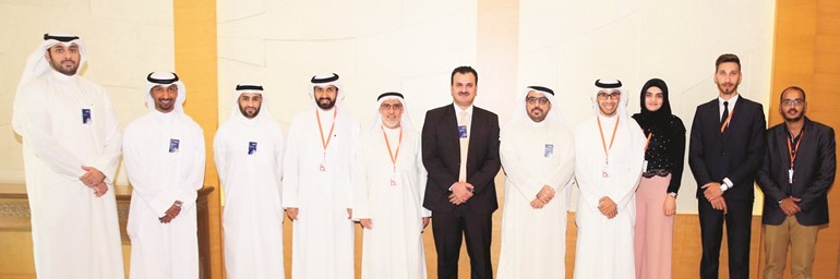 صورة جماعية لفريقي عمل وربة وبناء دوت كوم﻿