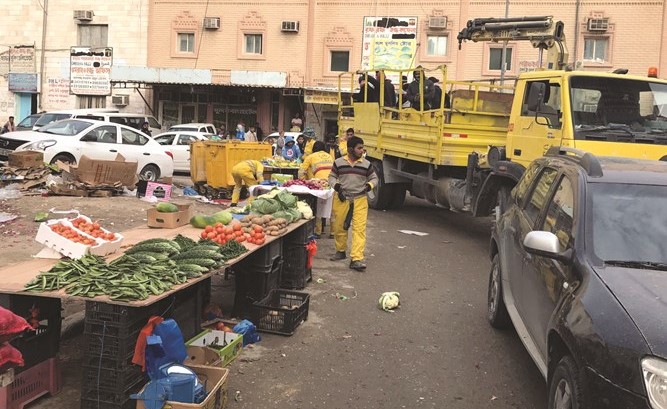 جانب من الخضراوات والفواكه المصادرة خلال الحملة﻿
