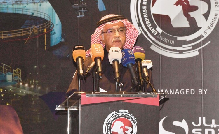 هاشم هاشم ملقيا كلمته ﻿