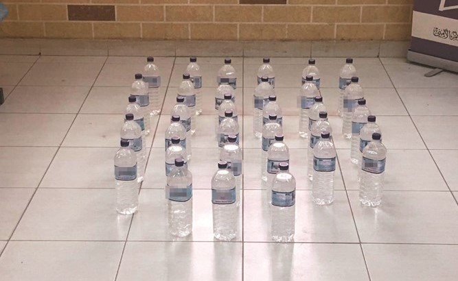 الخمور المضبوطة بحوزة الوافد الهندي في الفحيحيل﻿