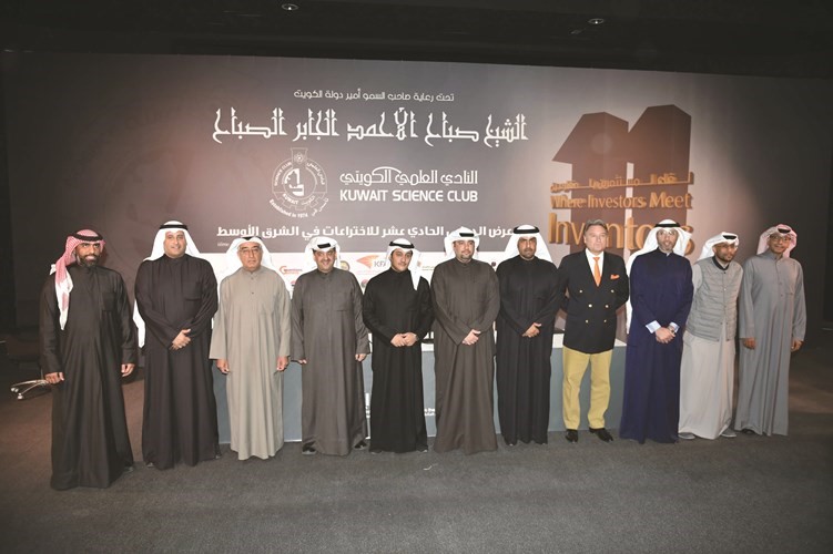 طلال جاسم الخرافي وأعضاء مجلس الإدارة وممثلو الجهات الراعية للمعرض﻿