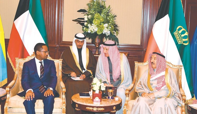 سمو الأمير مستقبلا السفير عبدالفتاح عبدالله حسن سفير جمهورية إثيوبيا الفيدرالية الديموقراطية	﻿