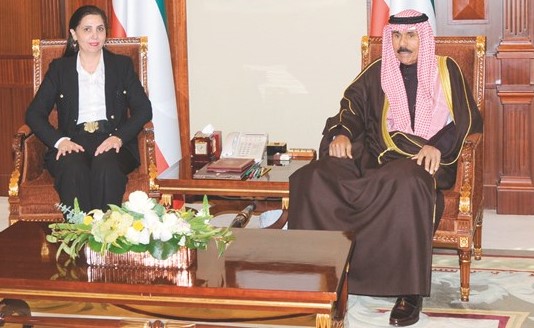 سمو ولي العهد الشيخ نواف الأحمد خلال لقائه د.رولا دشتي﻿