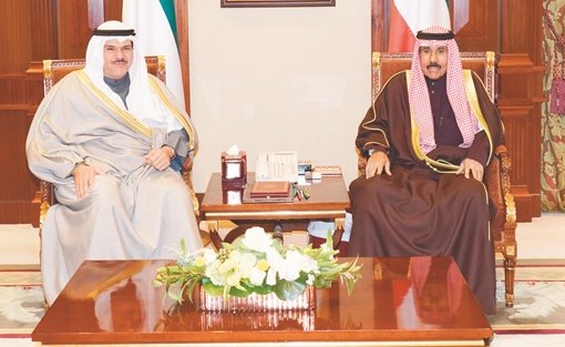 سمو ولي العهد الشيخ نواف الأحمد مستقبلا الشيخ سلمان الحمود﻿