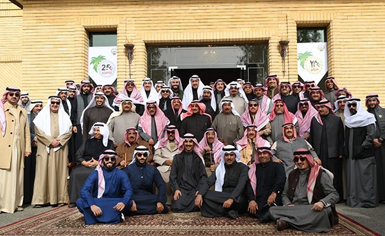 صاحب السمو حضر مأدبة غداء أقامها الشيخ علي الجابر على شرف سموه في مزرعة "عزايز" بمنطقة العبدلي