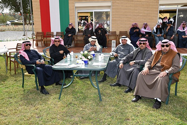 صاحب السمو حضر مأدبة غداء أقامها الشيخ علي الجابر على شرف سموه في مزرعة "عزايز" بمنطقة العبدلي