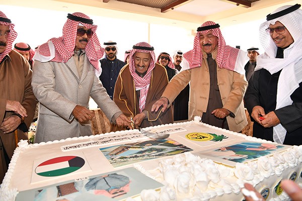 صاحب السمو حضر مأدبة غداء أقامها الشيخ علي الجابر على شرف سموه في مزرعة "عزايز" بمنطقة العبدلي