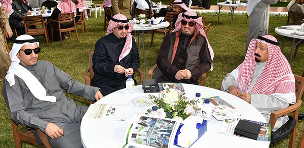 صاحب السمو حضر مأدبة غداء أقامها الشيخ علي الجابر على شرف سموه في مزرعة "عزايز" بمنطقة العبدلي